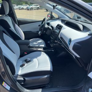 صورة مصغرة 32 لـ 2017 Toyota PRIUS THREE