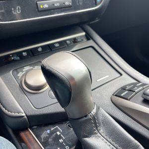 صورة مصغرة 69 لـ 2016 Lexus ES 350 BASE