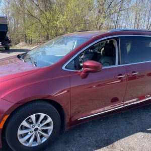 CHRYSLER PACIFICA TOURING L - 2