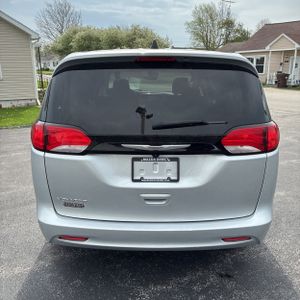 CHRYSLER VOYAGER LX - 7