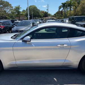 FORD MUSTANG ECOBOOST PREMIUM - 4