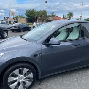 TESLA MODEL Y LONG RANGE - 2