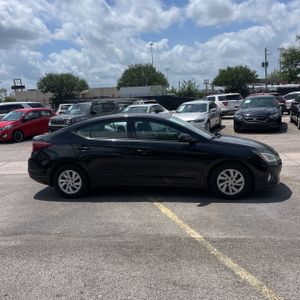 HYUNDAI ELANTRA SE - 10