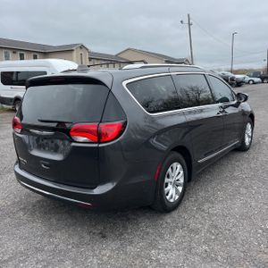 CHRYSLER PACIFICA TOURING L - 8