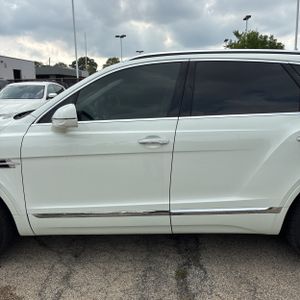 2017 Bentley BENTAYGA BASE — фото 4