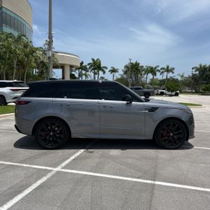 صورة 10 لـ 2025 LAND Rover RANGE ROVER SPORT P400 DYNAMIC SE
