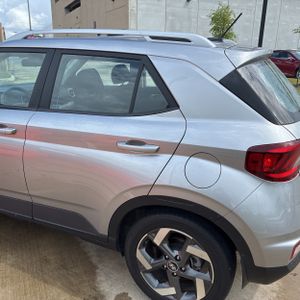 HYUNDAI VENUE SEL - 6