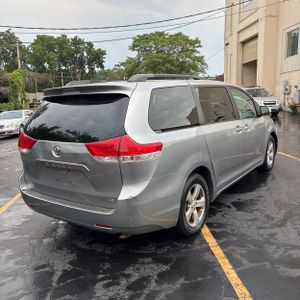 2011 Toyota SIENNA LE 8-PASSENGER — фото 8