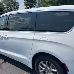 2024 Chrysler VOYAGER LX — фото 5