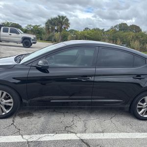 HYUNDAI ELANTRA SEL - 4