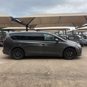 CHRYSLER PACIFICA TOURING PLUS - 10