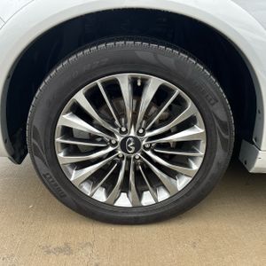 2019 Infiniti QX80 LUXE — фото 17