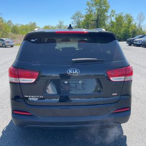 KIA SORENTO LX - 7