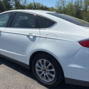 FORD FUSION S - 6