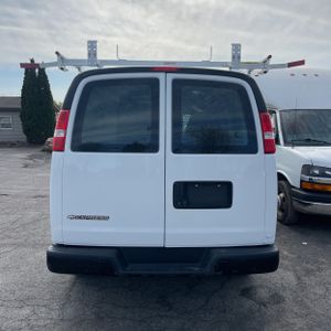 CHEVROLET EXPRESS 2500 - 7