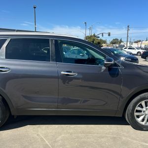 صورة 11 لـ 2018 KIA SORENTO LX V6