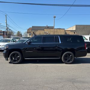 CHEVROLET SUBURBAN LT - 3