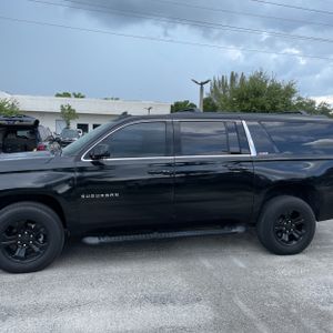2017 Chevrolet SUBURBAN LT 照片 3