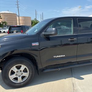 TOYOTA TUNDRA - 2