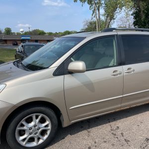صورة 2 لـ 2005 Toyota SIENNA XLE 7 PASSENGER