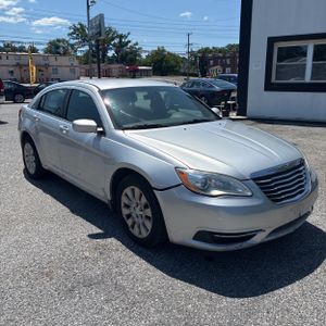 2011 Chrysler 200 LX — миниатюра 12