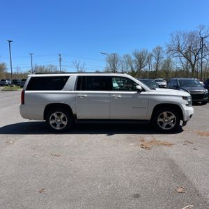 CHEVROLET SUBURBAN LT - 7