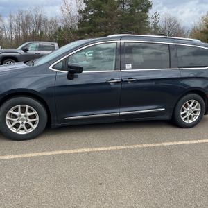 CHRYSLER PACIFICA TOURING L - 3