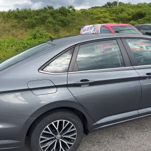 2019 Volkswagen JETTA SE photo 9
