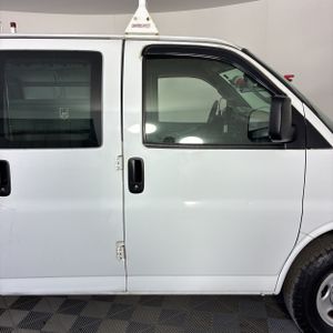 CHEVROLET EXPRESS 2500 - 9