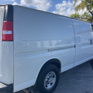 CHEVROLET EXPRESS 3500 - 9