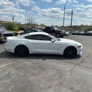 FORD MUSTANG ECOBOOST - 10