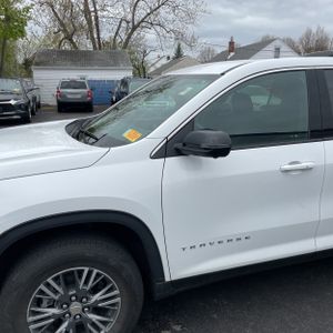 CHEVROLET TRAVERSE - 2