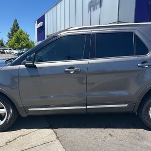FORD EXPLORER XLT - 4