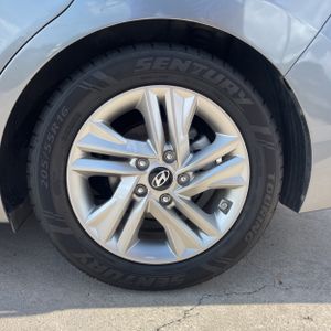 2019 Hyundai ELANTRA SEL thumbnail 18