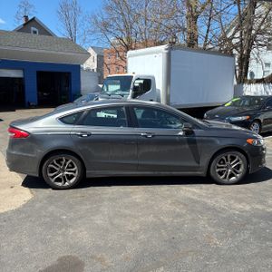 FORD FUSION SEL - 10