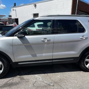 FORD EXPLORER XLT - 3