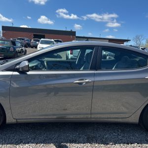 HYUNDAI ELANTRA SE - 4