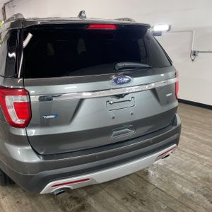 FORD EXPLORER XLT - 7