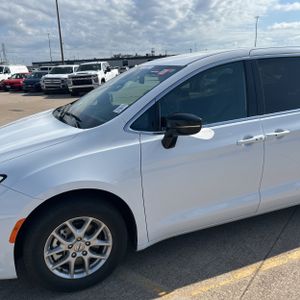 CHRYSLER PACIFICA SELECT - 2