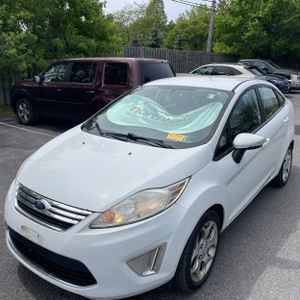 FORD FIESTA SEL - 1
