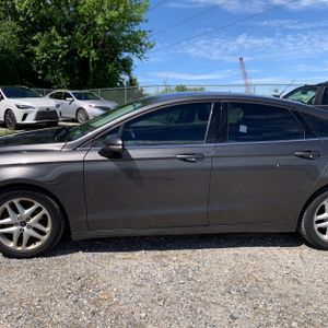 FORD FUSION SE - 4