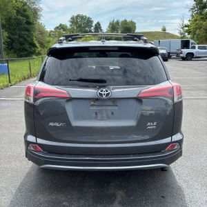 صورة 7 لـ 2017 Toyota RAV4 XLE