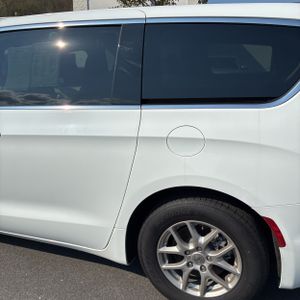 Chrysler Pacifica Touring L - 6