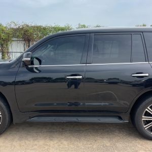 صورة 4 لـ 2020 Lexus LX 570 THREE-ROW