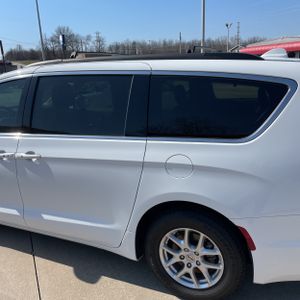CHRYSLER PACIFICA TOURING L - 6