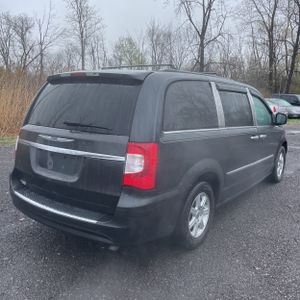 CHRYSLER TOWN & COUNTRY TOURING - 8