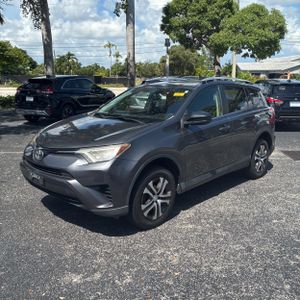 2016 Toyota RAV4 LE — фото 1