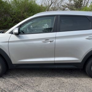 HYUNDAI TUCSON VALUE - 4