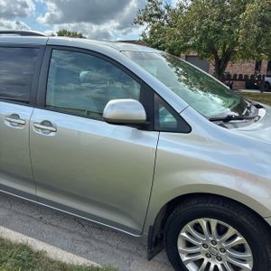 2016 Toyota SIENNA XLE 8-PASSENGER 照片 13