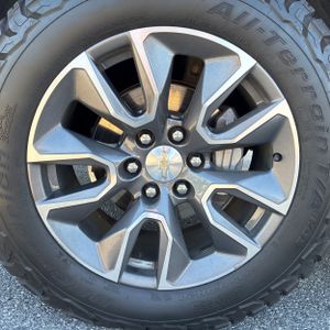 2021 Chevrolet TAHOE LT — фото 17